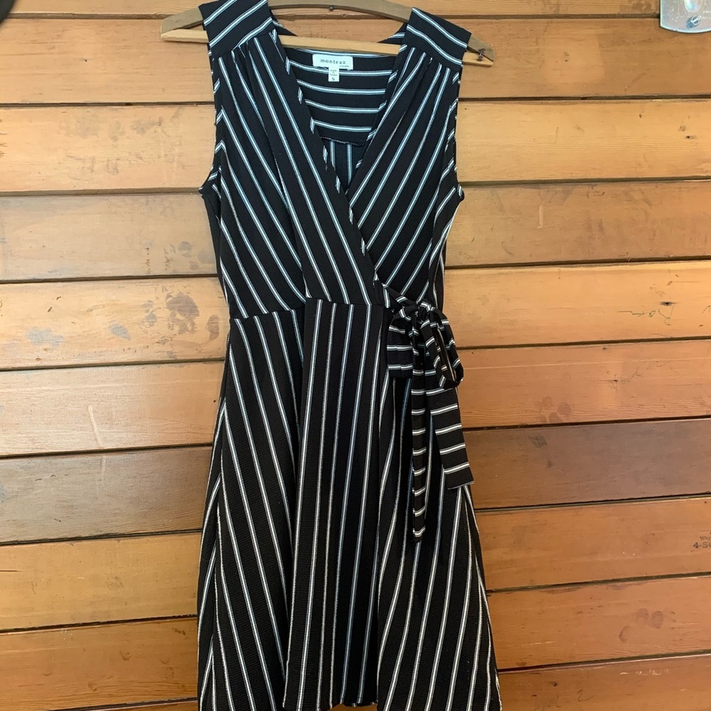 Striped dress with tie